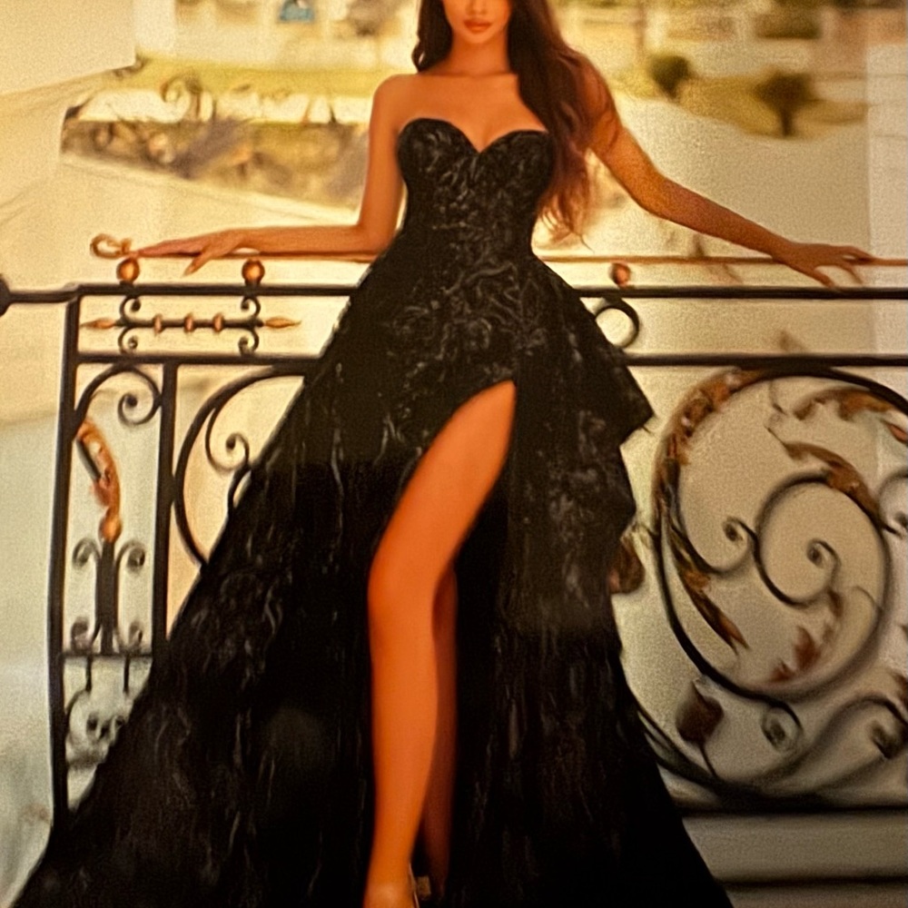Elegant Black Strapless Evening Gown